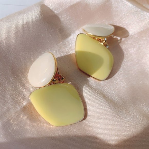 Stylish Earrings - ear clip - Picture 3 of 5